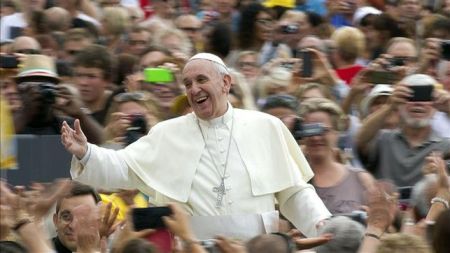 El Papa Francisco demanda cambios de actitud en la Iglesia y una revolución de la pastoralidad